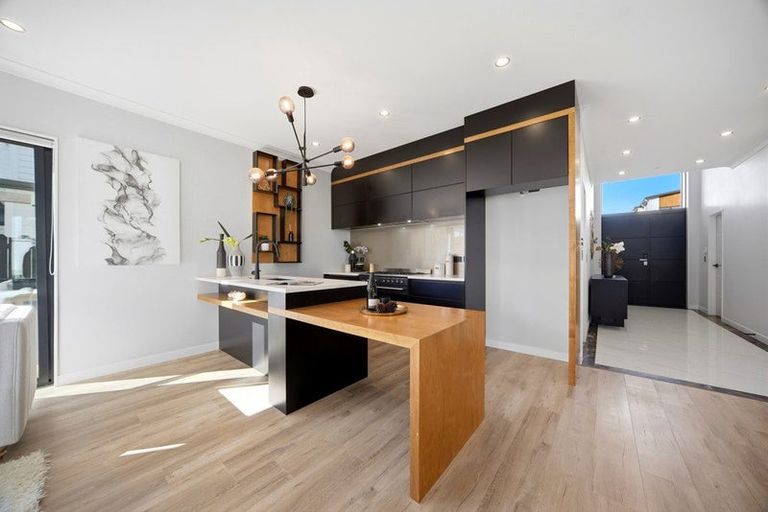 Photo of property in 20 Riroriro Road, Hobsonville, Auckland, 0616