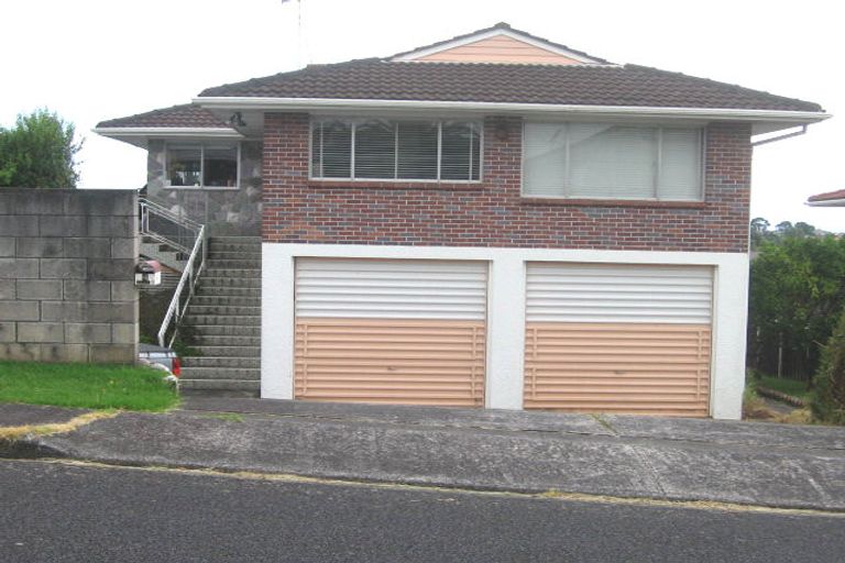 Photo of property in 6 Holdaway Avenue, Northcote, Auckland, 0627