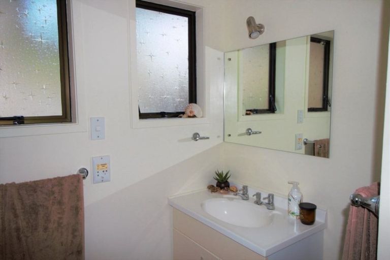 Photo of property in 5a Rangimaarie Crescent, Snells Beach, 0920