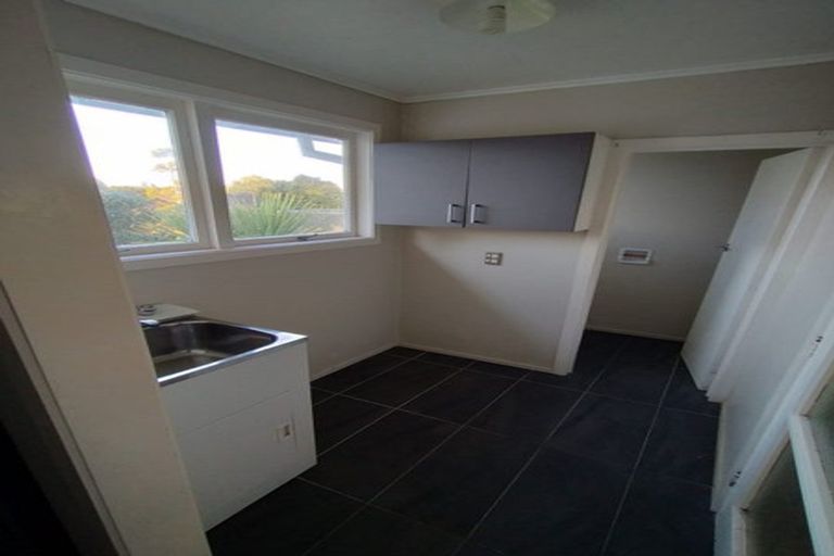 Photo of property in 22 Raymond Terrace, Northcote, Auckland, 0627