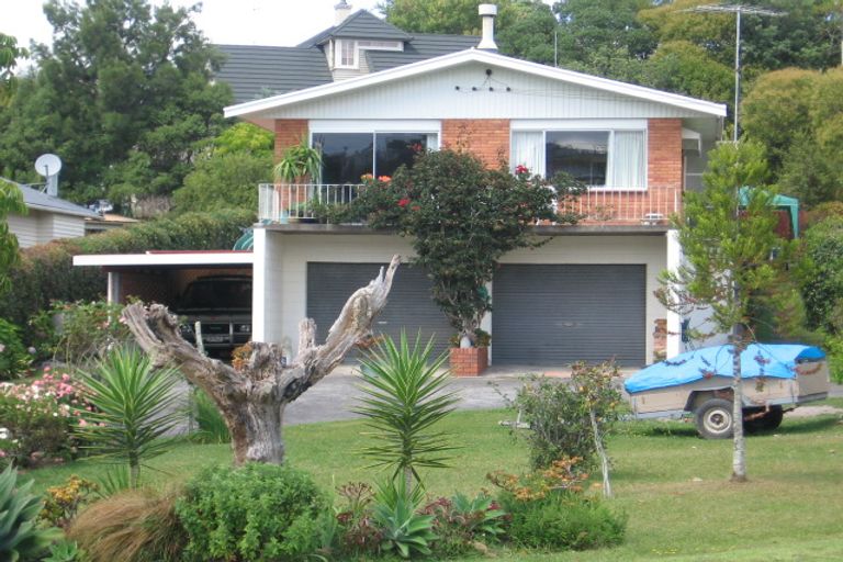 Photo of property in 1/108 Saddleback Rise, Murrays Bay, Auckland, 0630
