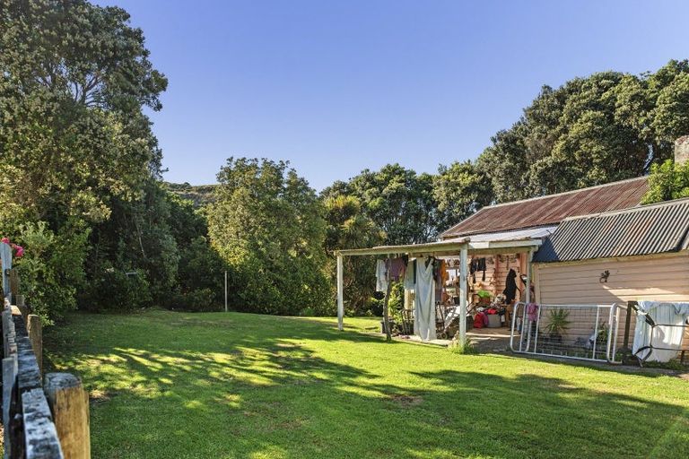 Photo of property in 6 Rangi Street, Mokau, 4376