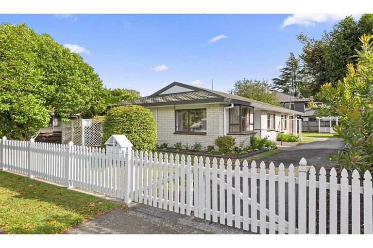 Photo of property in 2 Page Place, Hamilton East, Hamilton, 3216