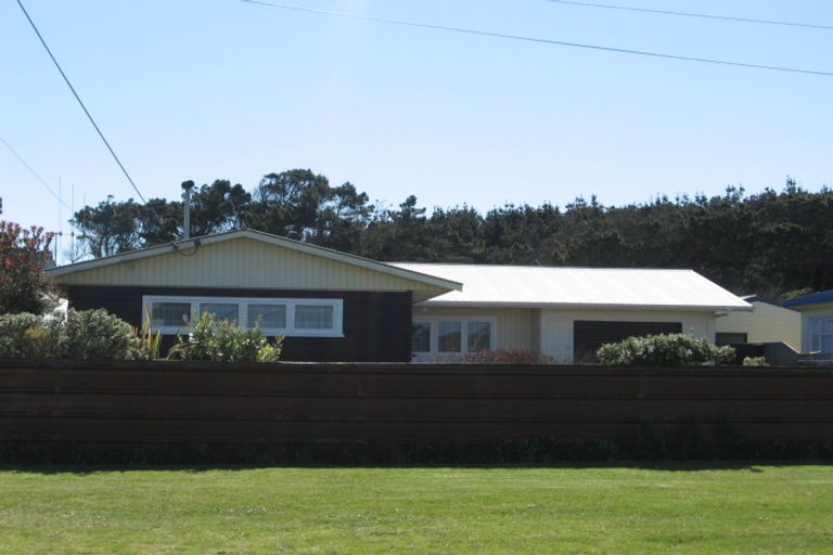 Photo of property in 36 Koputara Road, Himatangi Beach, Foxton, 4891