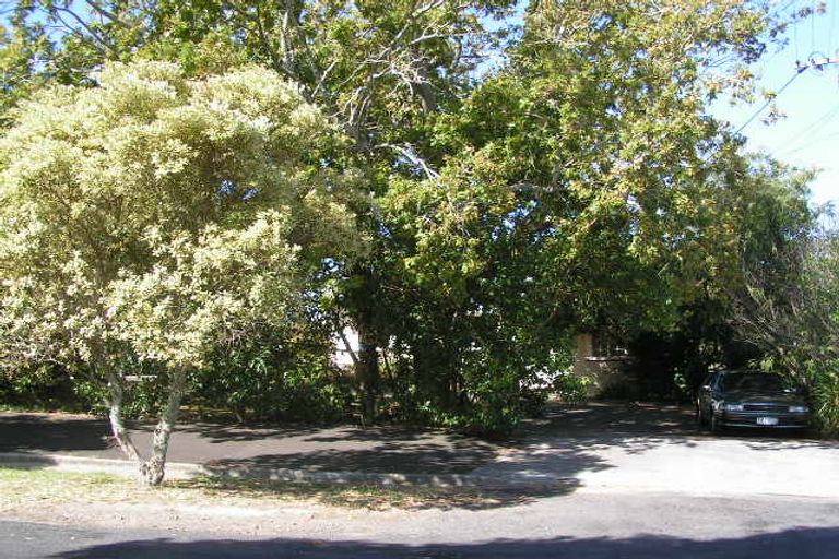 Photo of property in 40 Seaview Avenue, Northcote, Auckland, 0627