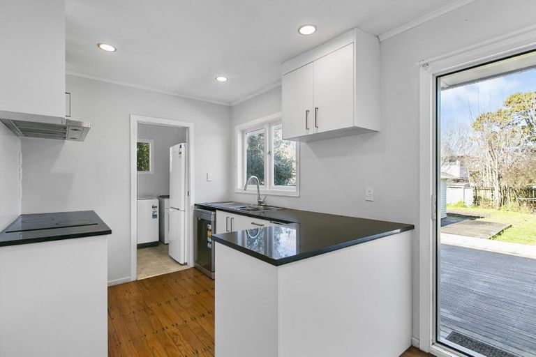 Photo of property in 40 Hereford Street, Te Atatu Peninsula, Auckland, 0610