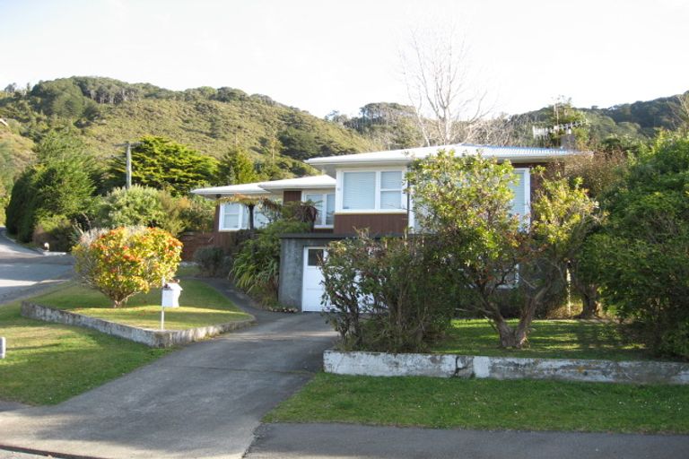Photo of property in 10 Reid Road, Wainuiomata, Lower Hutt, 5014