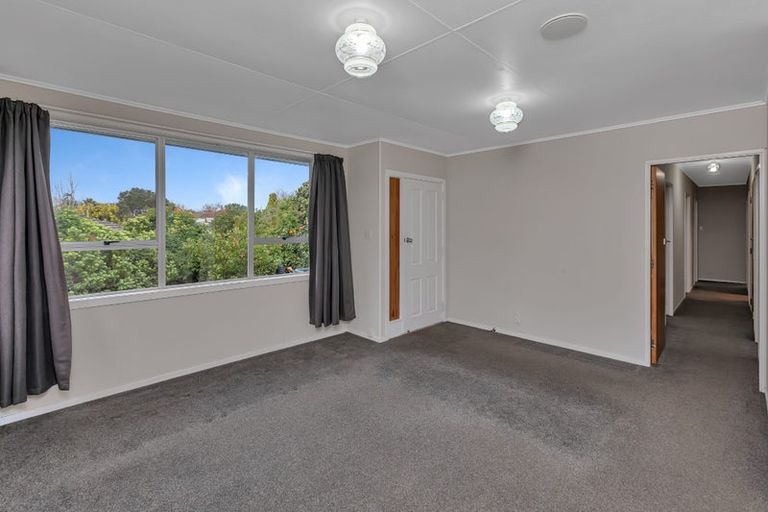 Photo of property in 10 Gannet Place, One Tree Point, 0118