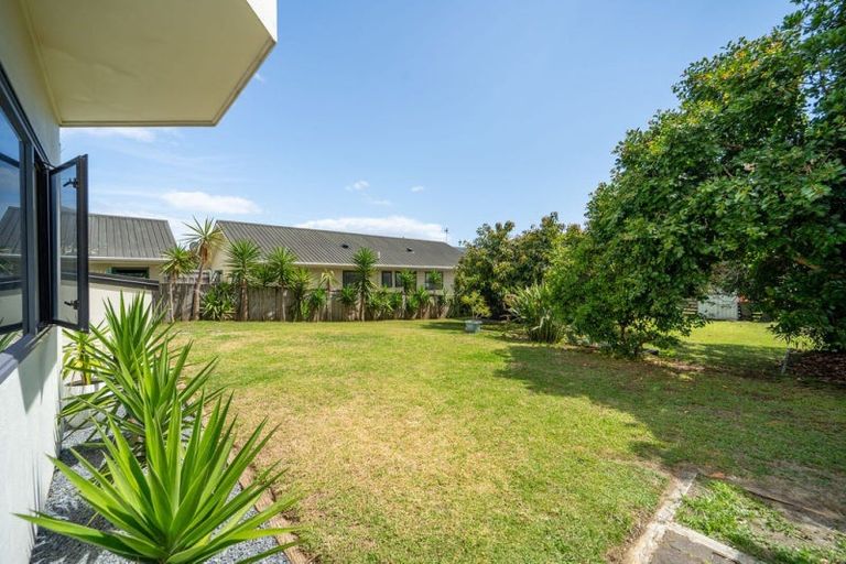 Photo of property in 19 Simpson Road, Papamoa Beach, Papamoa, 3118