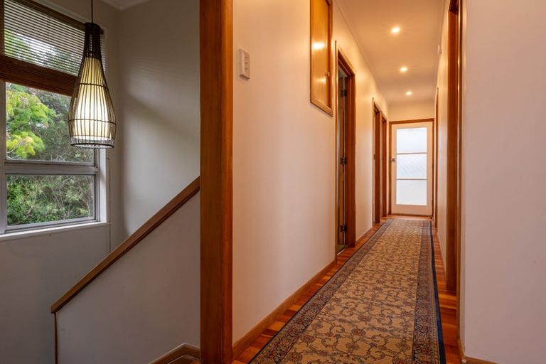 Photo of property in 1 Wakeling Avenue, Te Atatu South, Auckland, 0610