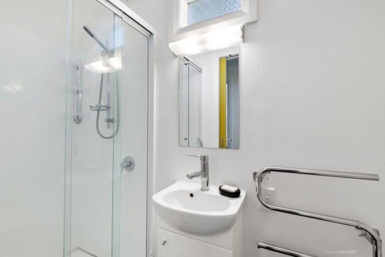 Photo of property in 23 Tio Tio Road, Miramar, Wellington, 6022