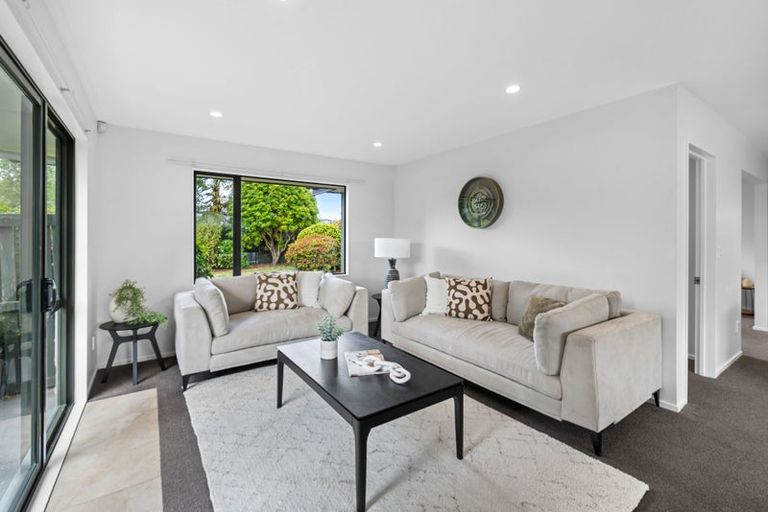 Photo of property in 15 Harrys Way, Redwood, Christchurch, 8051