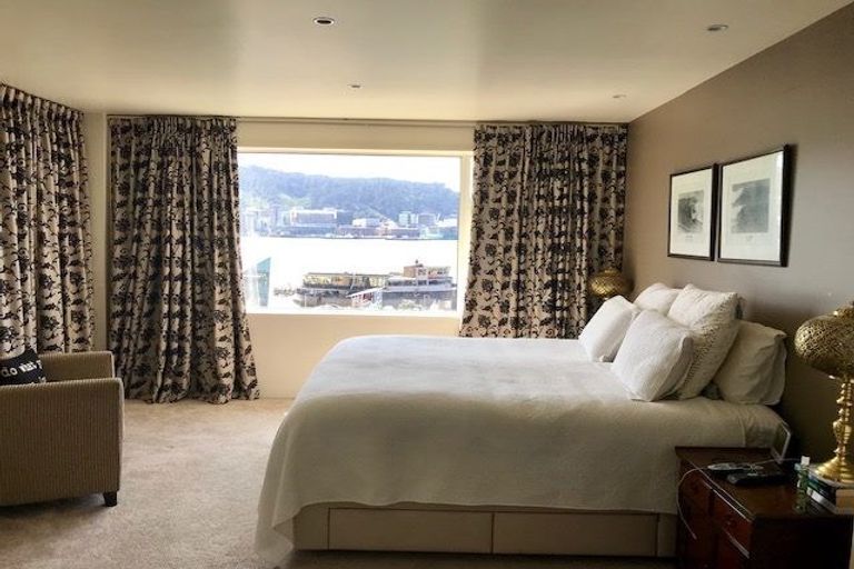 Photo of property in 154 Oriental Parade, Oriental Bay, Wellington, 6011