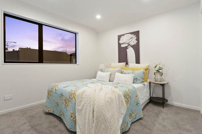 Photo of property in 1d Valron Road, Te Atatu South, Auckland, 0602