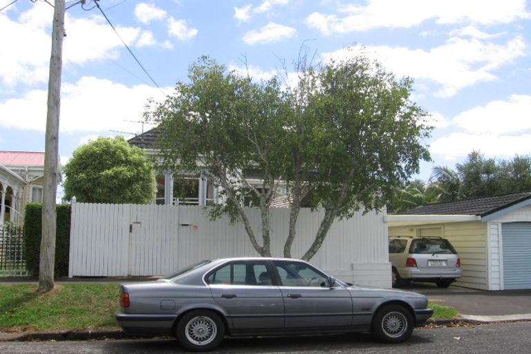 Photo of property in 27 Domain Street, Devonport, Auckland, 0624