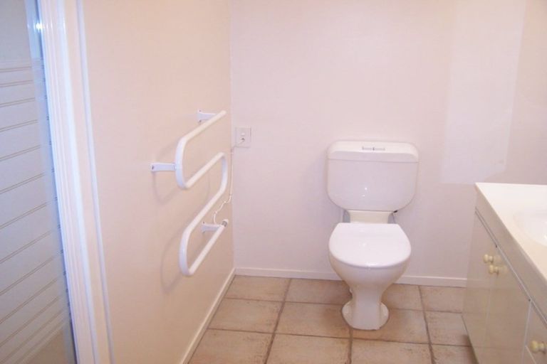 Photo of property in 42 Matterhorn Crescent, Northpark, Auckland, 2013