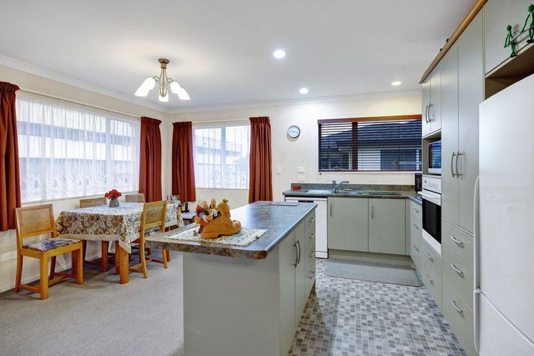 Photo of property in 33d Argyle Street, Hawera, 4610