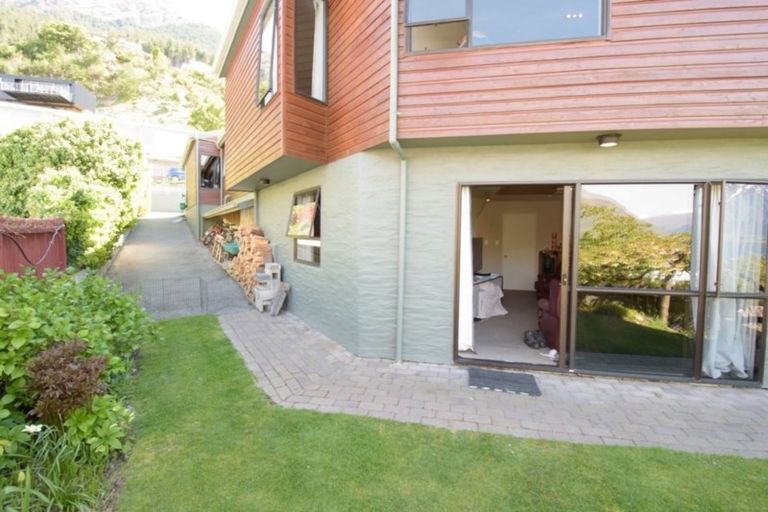 Photo of property in 25 Avalon Crescent, Fernhill, Queenstown, 9300