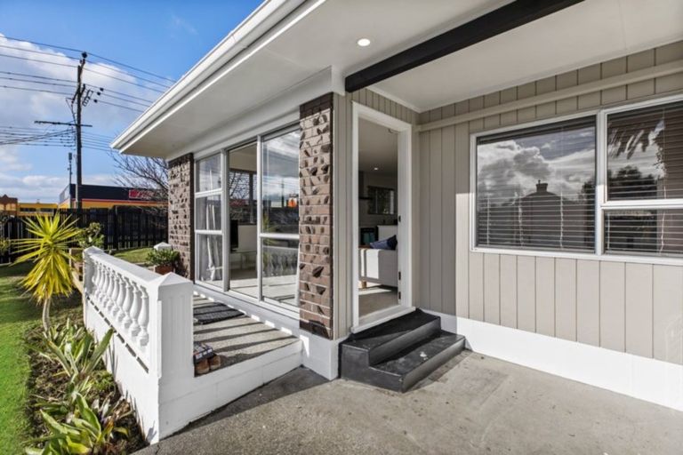 Photo of property in 1/2 Palm Court Drive, Glen Eden, Auckland, 0602
