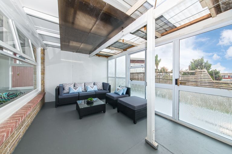 Photo of property in 91 Waimumu Road, Massey, Auckland, 0614