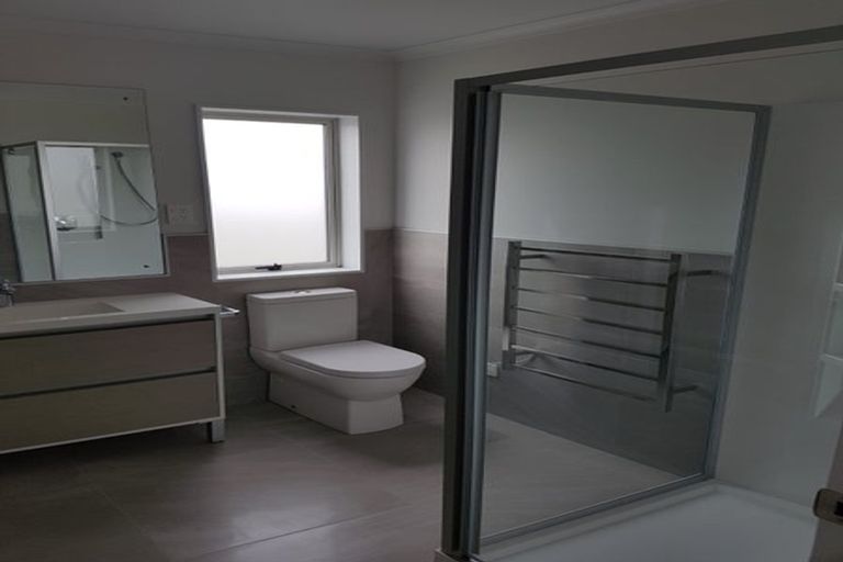 Photo of property in 9 Manutewhau Road, Massey, Auckland, 0614