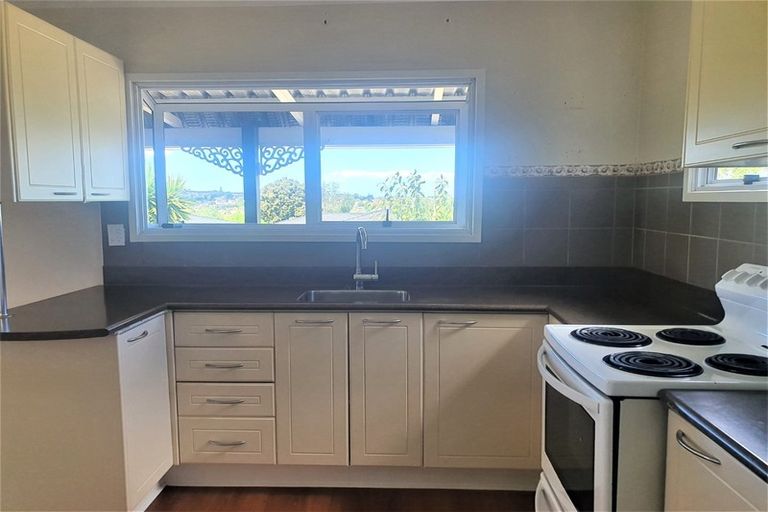 Photo of property in 2 Bellringer Road, Massey, Auckland, 0614