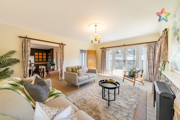 Photo of property in 224 Eastern Hutt Road, Stokes Valley, Lower Hutt, 5019