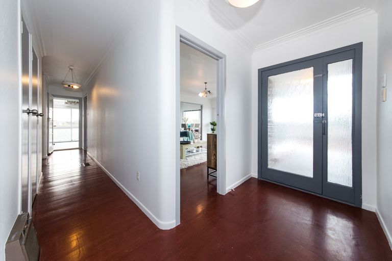 Photo of property in 91 Waimumu Road, Massey, Auckland, 0614