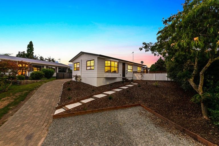 Photo of property in 8 Taurus Place, Kawaha Point, Rotorua, 3010