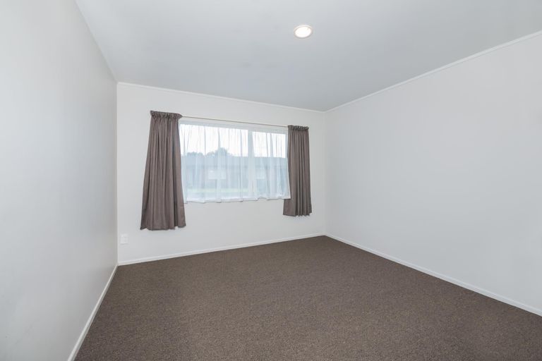 Photo of property in 15 Hocken Place, Mangere Bridge, Auckland, 2022