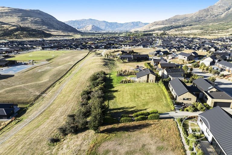 Photo of property in 21 Cunninghams Drive, Jacks Point, Queenstown, 9371