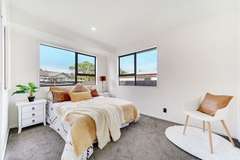 Photo of property in 2/8 Kirrama Place, Conifer Grove, Takanini, 2112