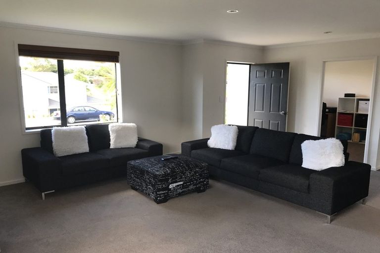 Photo of property in 60 Roberta Crescent, Orewa, 0931