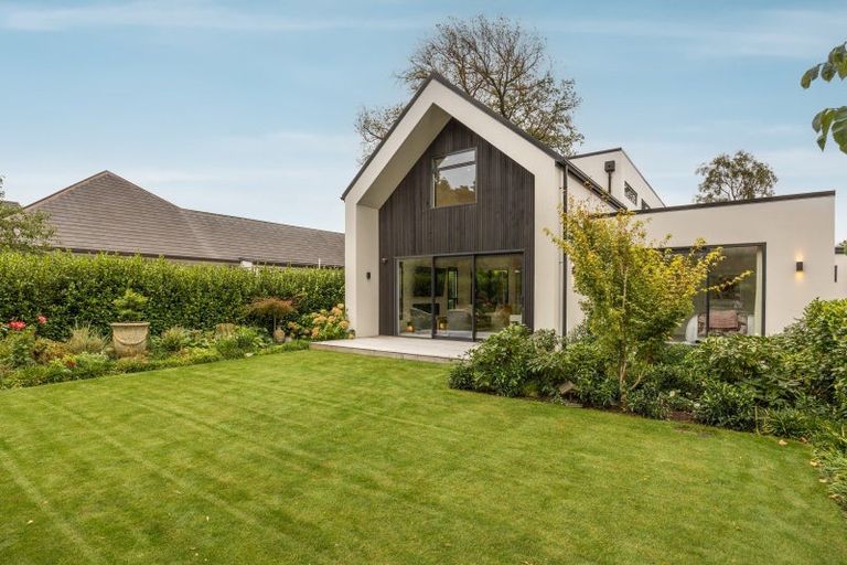 Photo of property in 16b Daresbury Lane, Fendalton, Christchurch, 8014