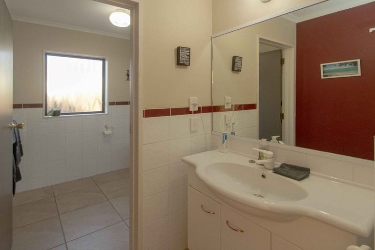 Photo of property in 18 Bishops Close, Greenmeadows, Napier, 4112