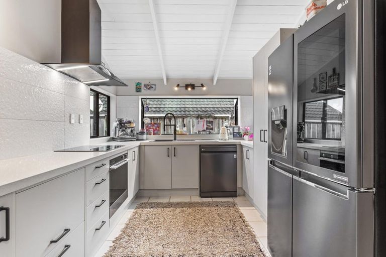 Photo of property in 1/6 Oystergrove Road, West Harbour, Auckland, 0618