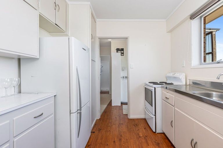 Photo of property in 2/62 Vera Road, Te Atatu South, Auckland, 0610