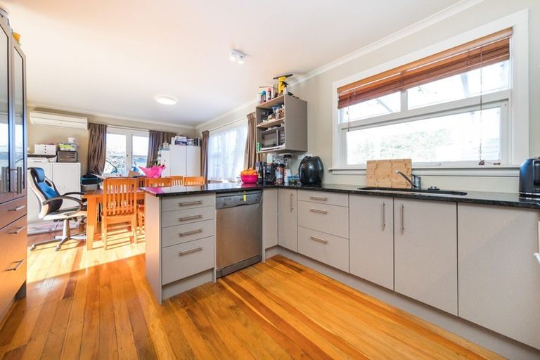 Photo of property in 4 Woodstock Place, Hokowhitu, Palmerston North, 4410