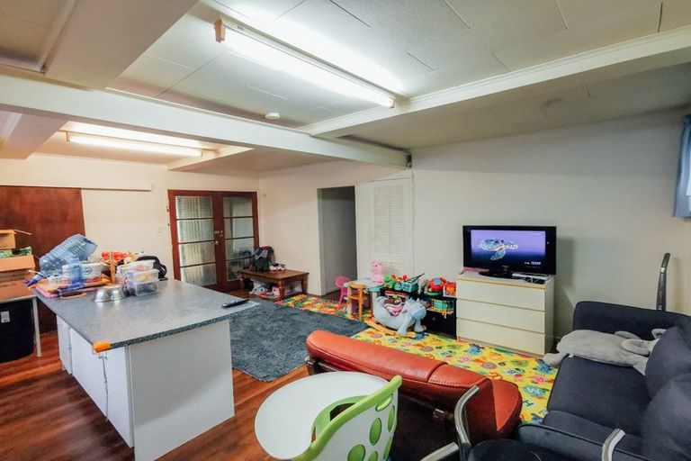 Photo of property in 42 Compton Street, Hillcrest, Auckland, 0627