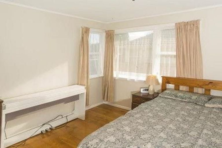 Photo of property in 68 Edgewater Drive, Pakuranga, Auckland, 2010