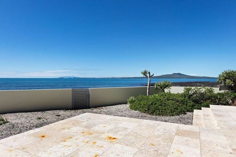 Photo of property in 26 Tiri Road, Milford, Auckland, 0620