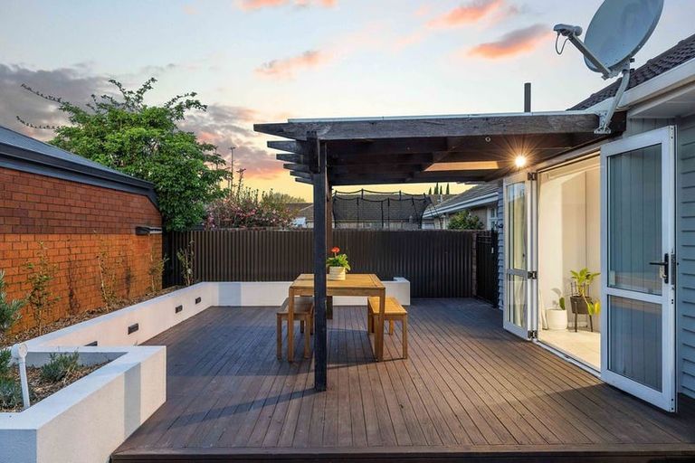 Photo of property in 61 Dunedin Street, Redwood, Christchurch, 8051