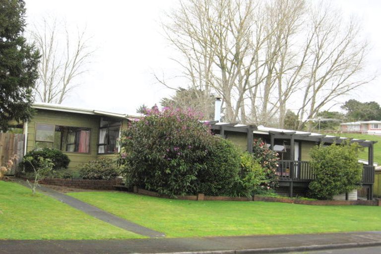 Photo of property in 4 Crestlands Place, Papakura, 2110