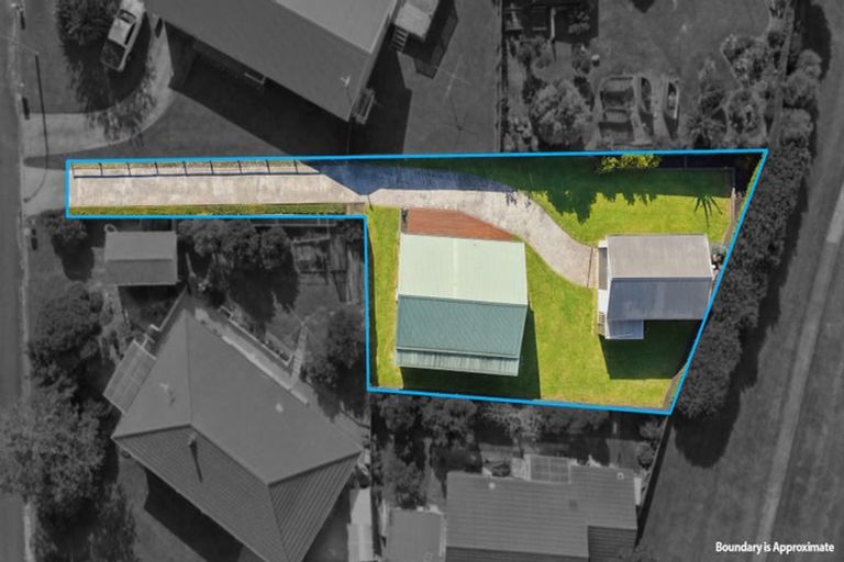 Photo of property in 2/11 Hosking Place, Clarks Beach, 2122