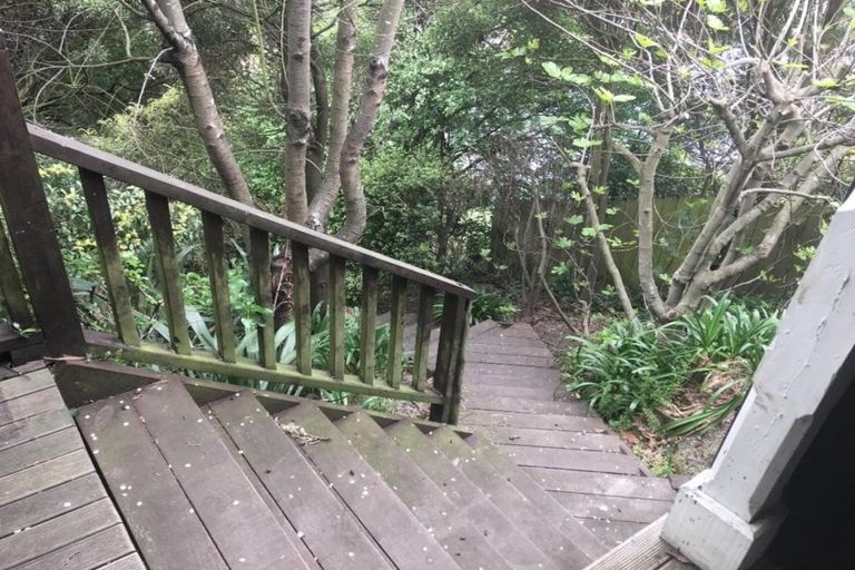 Photo of property in 23 Hawkhurst Road, Lyttelton, 8082