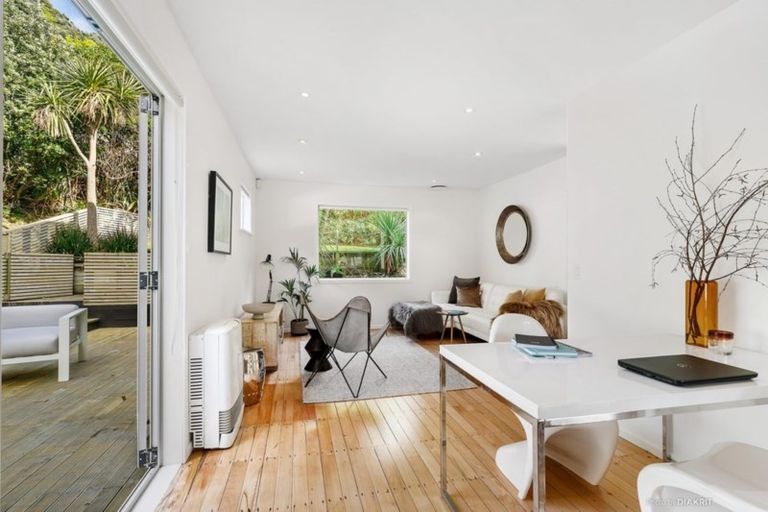 Photo of property in 23 Cave Road, Houghton Bay, Wellington, 6023