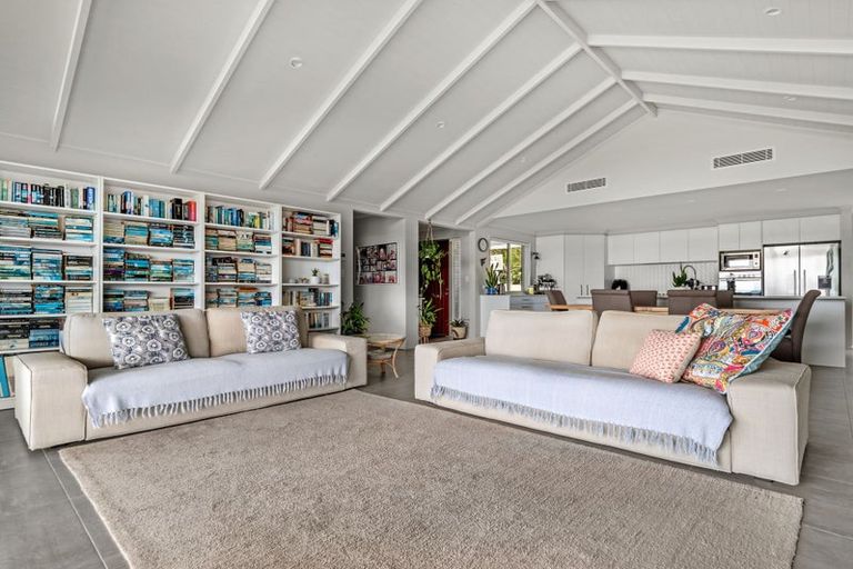 Photo of property in 18 Kaipara Lake Road, South Head, Helensville, 0874