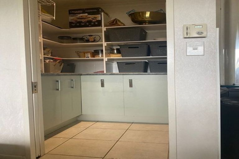 Photo of property in 8 Woodgate Court, Fitzherbert, Palmerston North, 4410