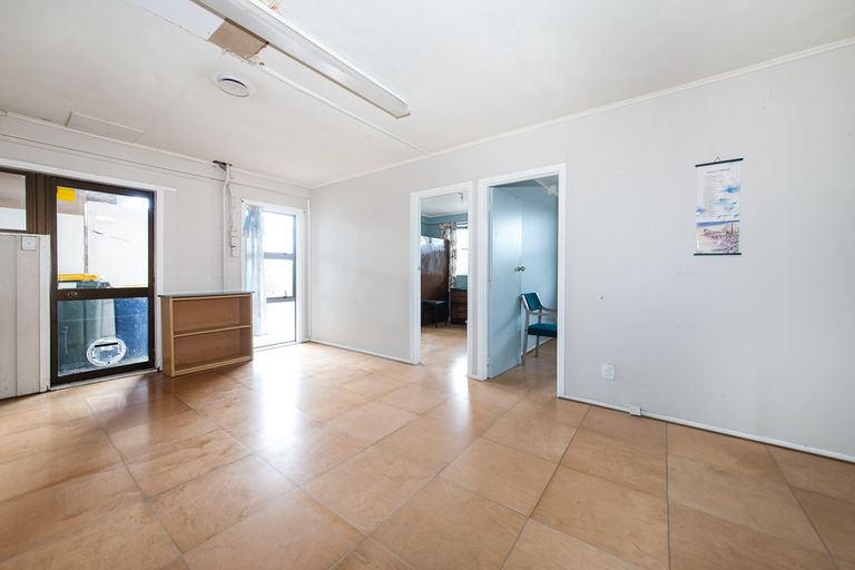 Photo of property in 91 Waimumu Road, Massey, Auckland, 0614