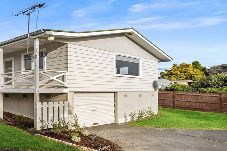 Photo of property in 37 Moire Road, Massey, Auckland, 0614